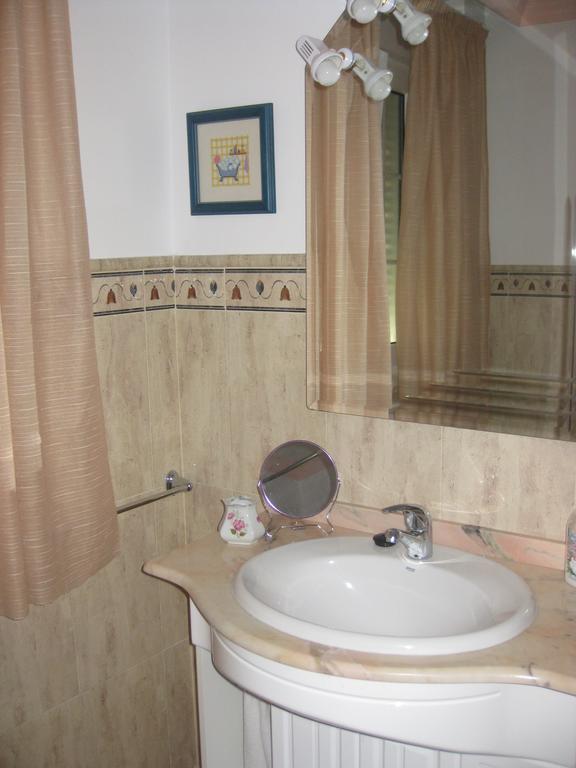 Villa Remedios Cuevas del Becerro Habitación foto